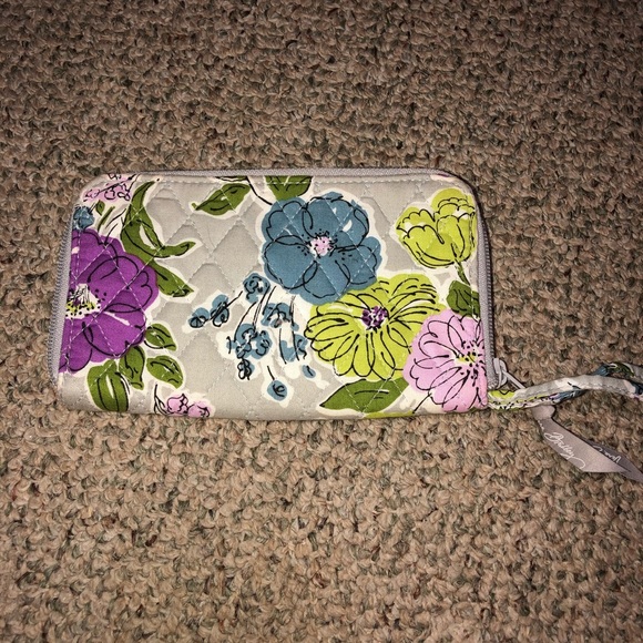 Vera Bradley Wristlet - Picture 1 of 2